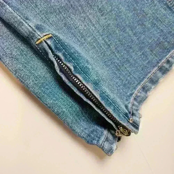 Buffalo David Bitton Light Denim Cropped Denim Zipper Along Ankle Size 31 - Picture 2 of 10